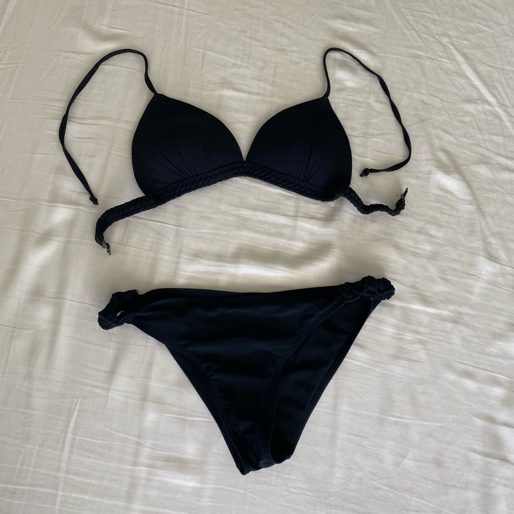 Black bikini